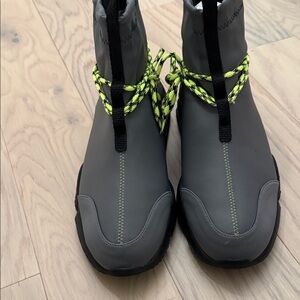 Stylish Gray Men Shoes with Neon Accents